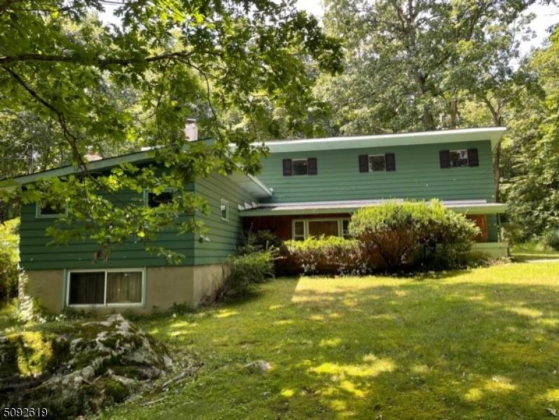 9 Newton Ave - Photo 1