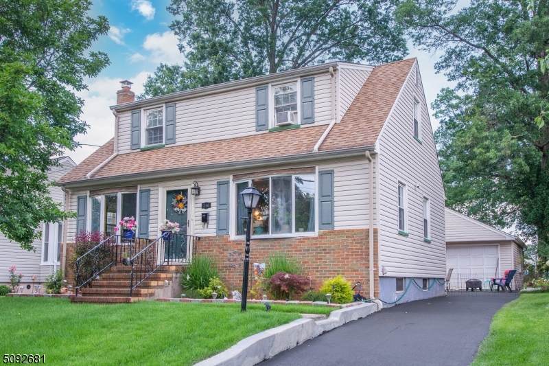 246 Hickory Ave - Photo 1