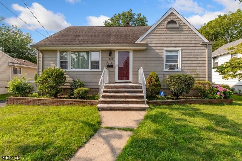 8 Oak St - Photo 1