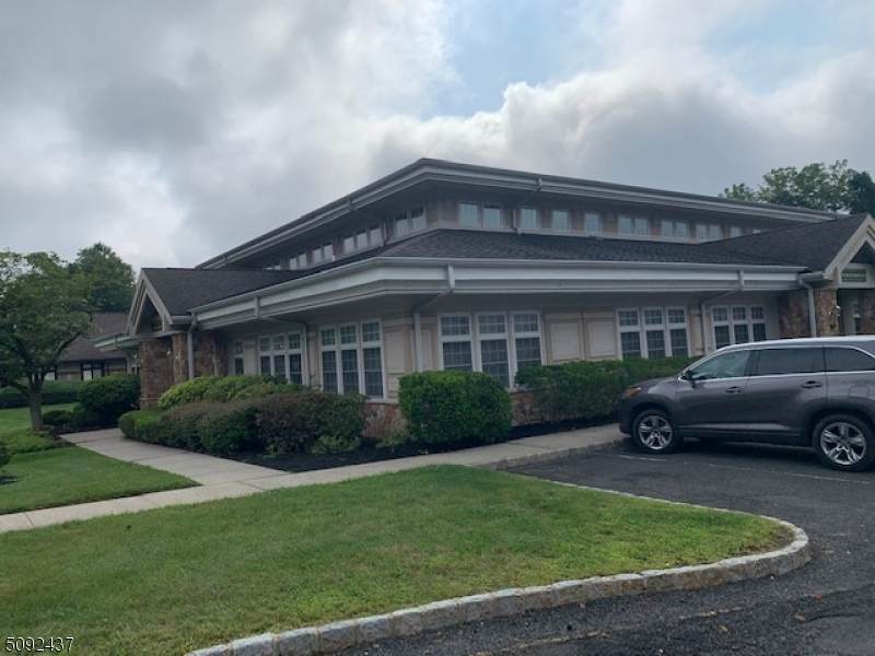 10 Mountain Blvd - Photo 1