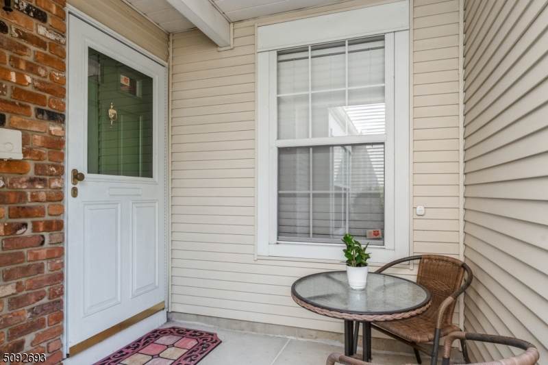 106 Chatsworth Dr - Photo 1