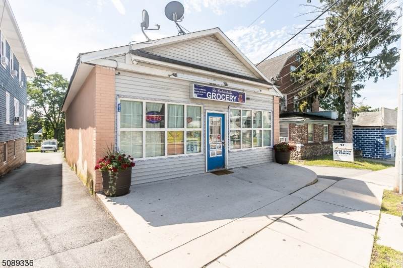 19 Martin Luther King Ave - Photo 1