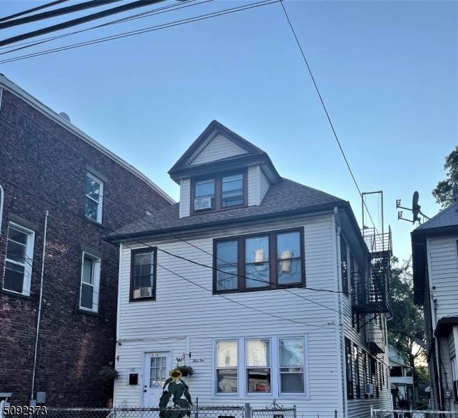 410 Jefferson Ave - Photo 1