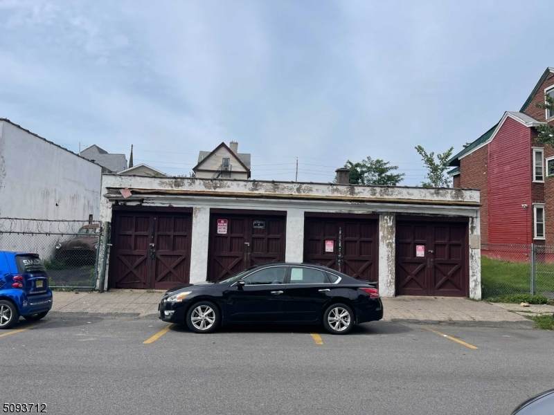 155 Pearl St - Photo 1