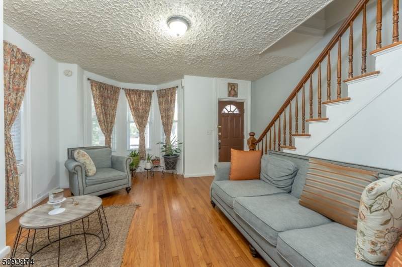 328 Cherry St - Photo 1