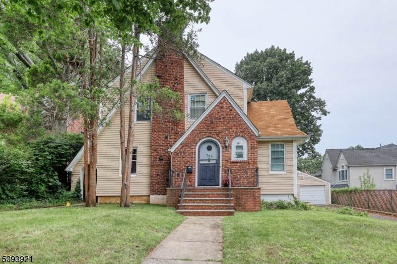 253 Frances St - Photo 1