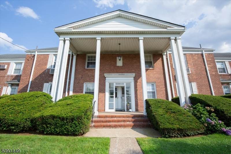34 Elmwood Ct - Photo 1