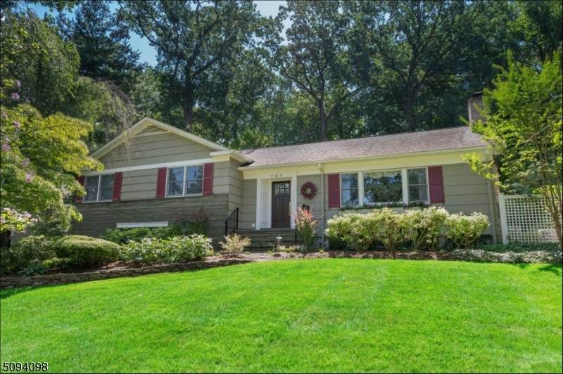 101 Highland Ave - Photo 1