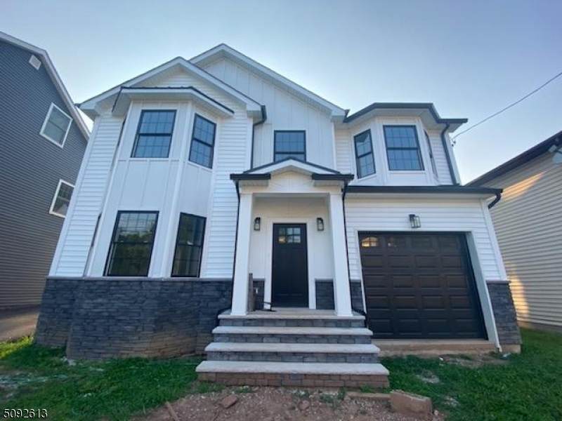 1820 Newton St - Photo 1