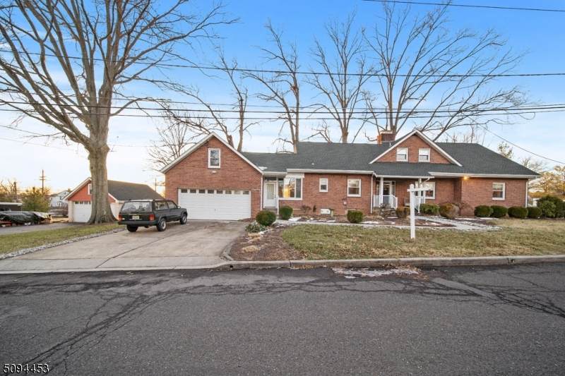 605 Leland St - Photo 1