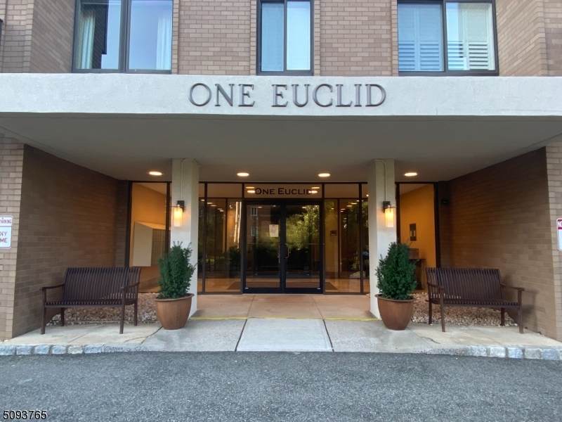 1 Euclid Ave 1F - Photo 1
