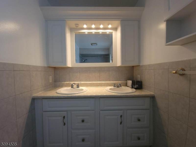 121 Wallington Ave - Photo 1