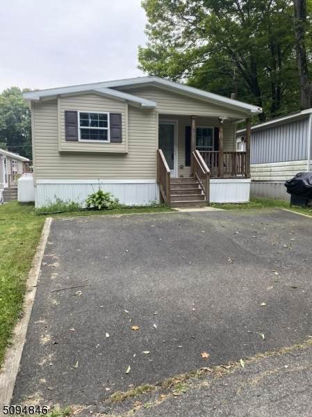 5 Hillside Vlg - Photo 1