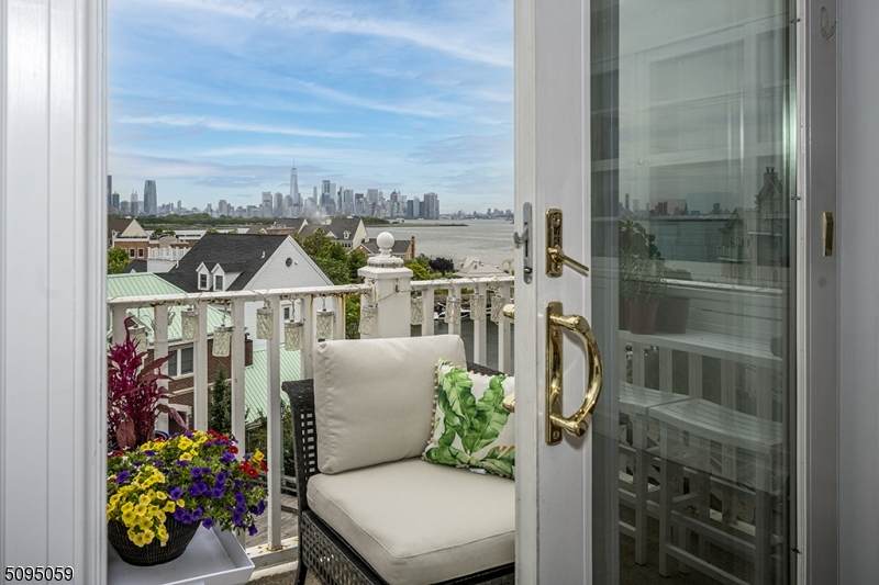 200 Shearwater Ct - Photo 1