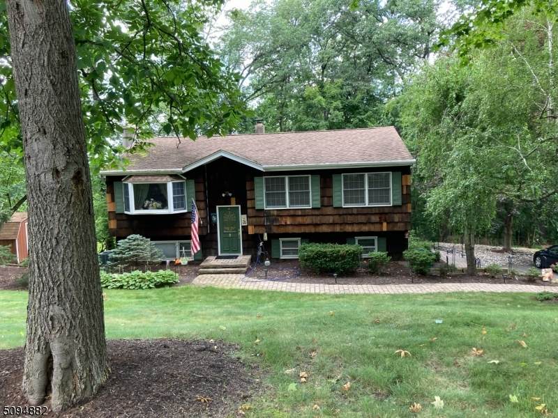 11 Hillsdale Dr - Photo 1