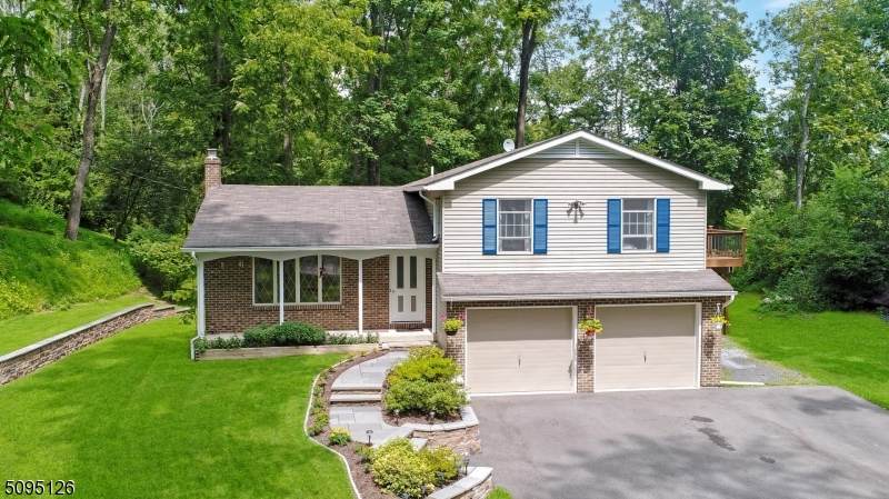 4 Ridgeway Ave - Photo 1