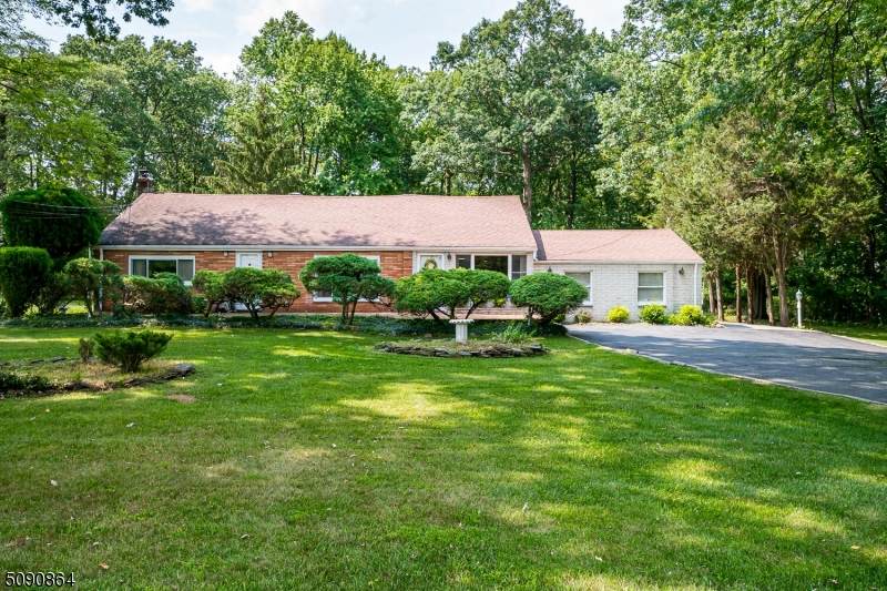 230 Midwood Way - Photo 1