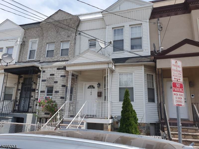 142 Sherman Ave - Photo 1