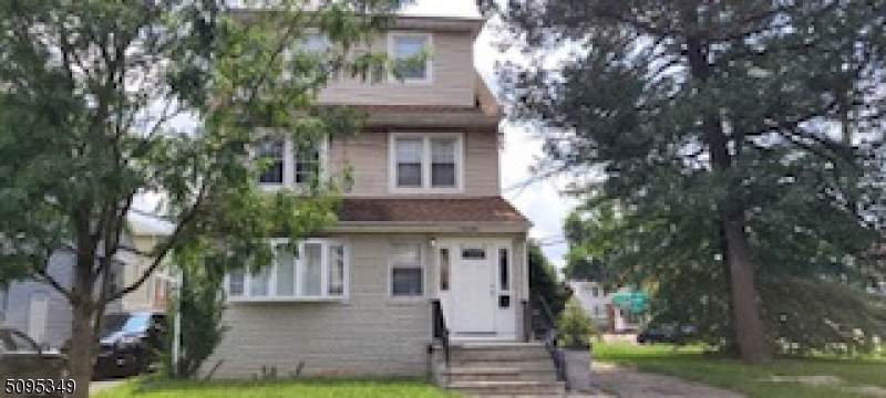 40 Raymond Ter - Photo 1