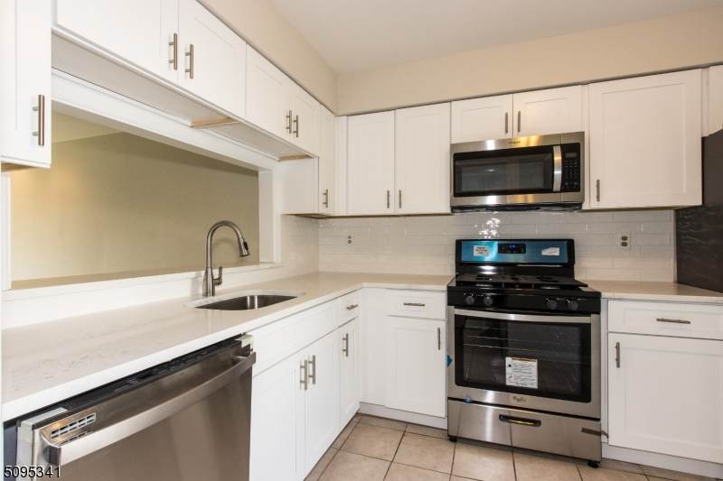 1606 Woodbridge Commons Way - Photo 1