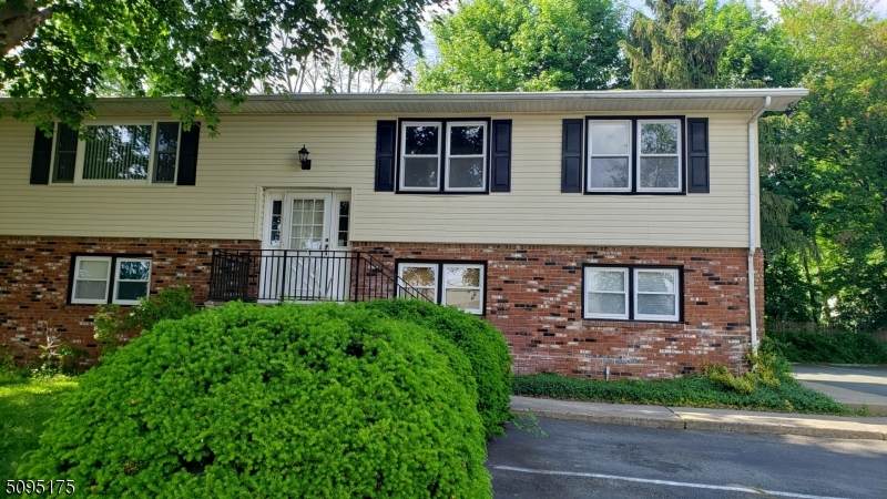 8 Mary Louise Ave - Photo 1