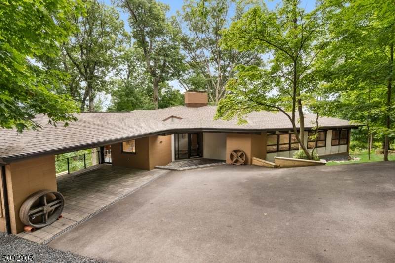 470 Johnston Dr - Photo 1