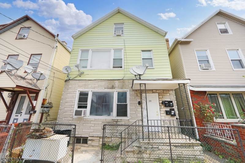 211 Clark Pl - Photo 1