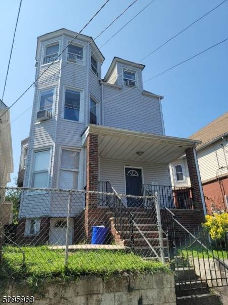 746 Summer Ave - Photo 1