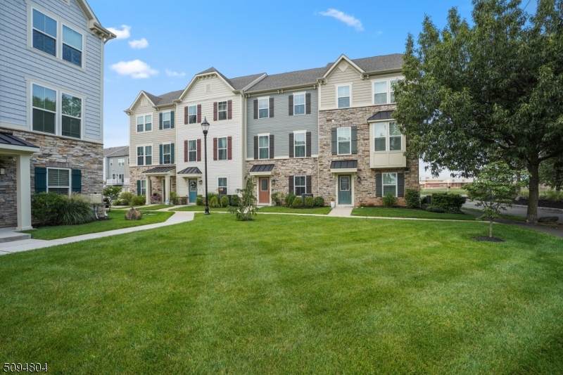 202 Bayside Ct - Photo 1