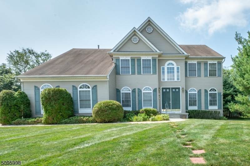 43 Julie Ct - Photo 1