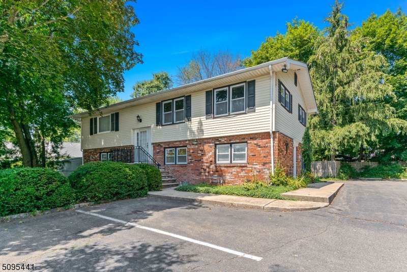 8 Mary Louise Ave - Photo 1
