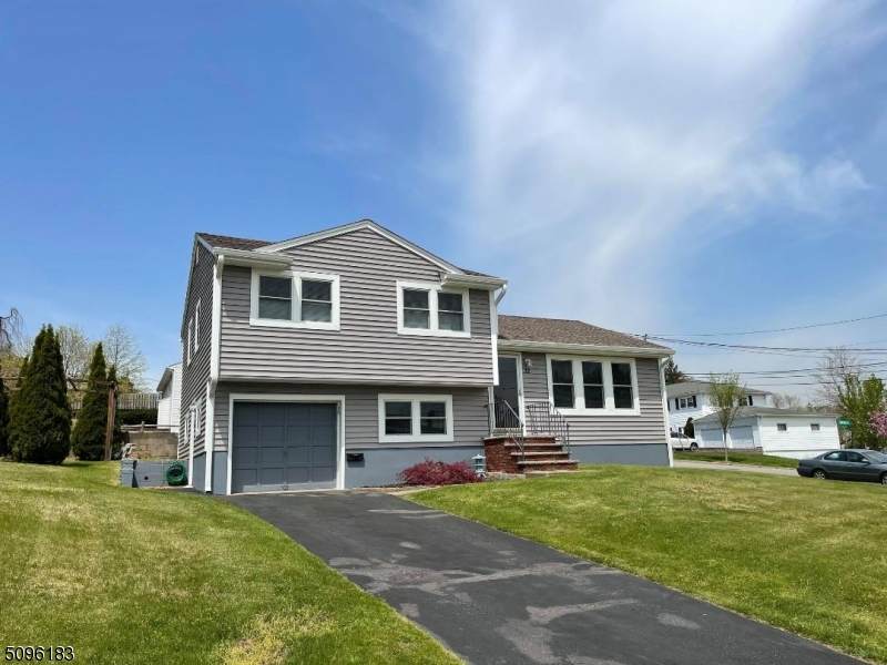 32 Homestead St - Photo 1