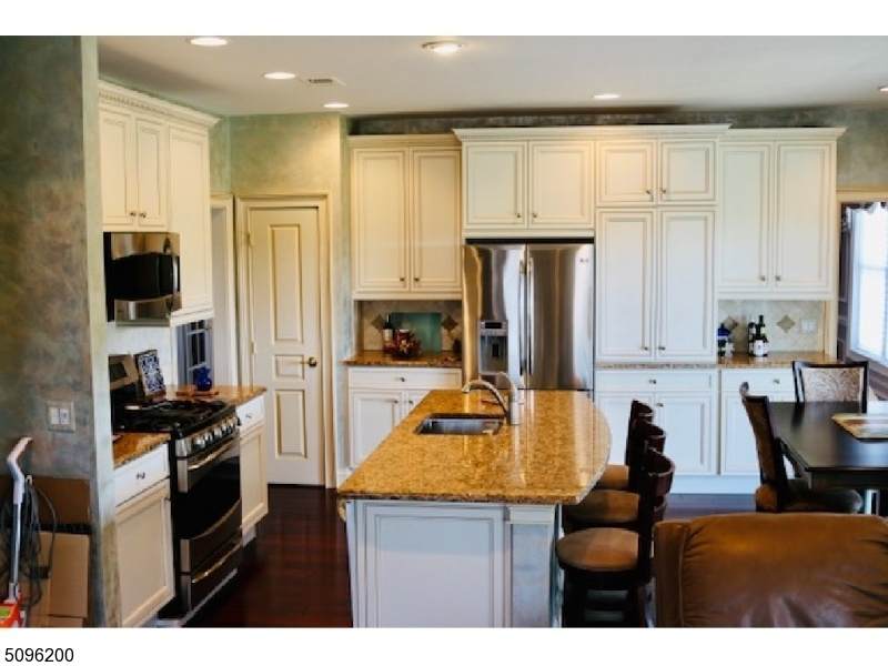 22 Four Seasons Dr - Photo 1