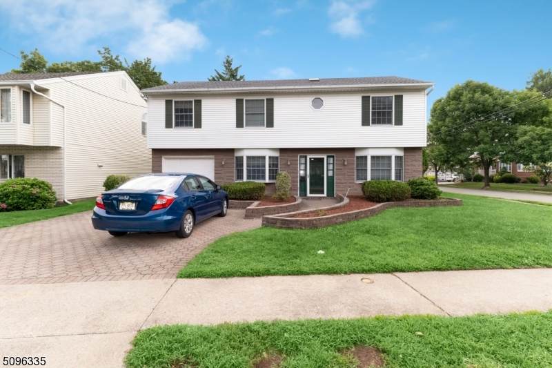385 Oak Ave - Photo 1