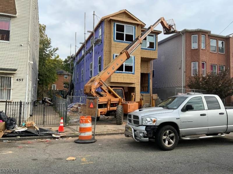 455 Hawthorne Ave - Photo 1