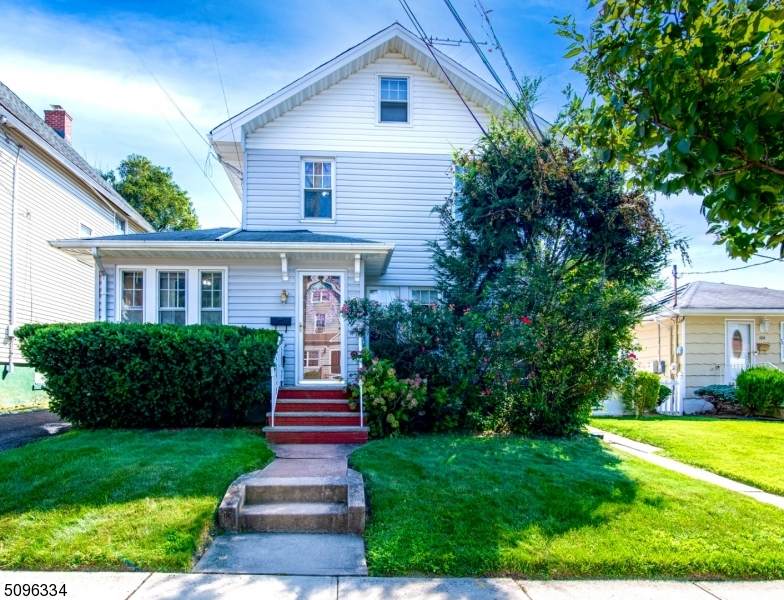 102 Maple St - Photo 1