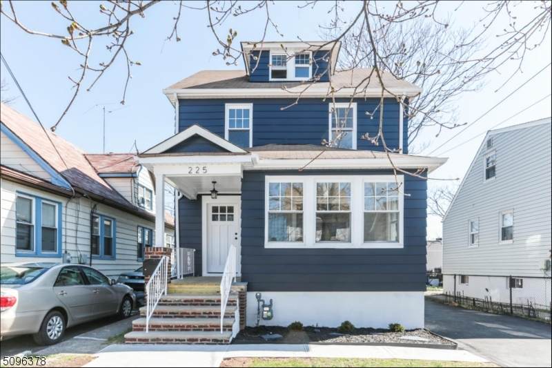 225 Hillcrest Ter - Photo 1