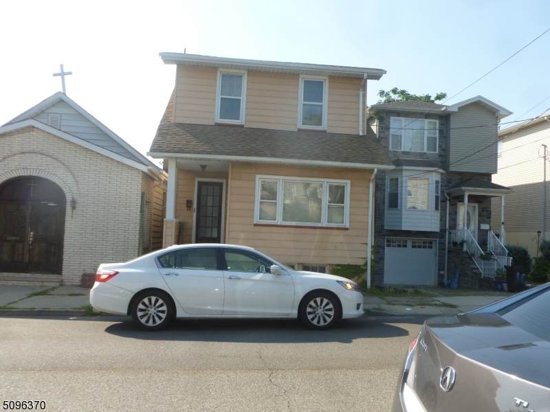 107 Macarthur Ave - Photo 1