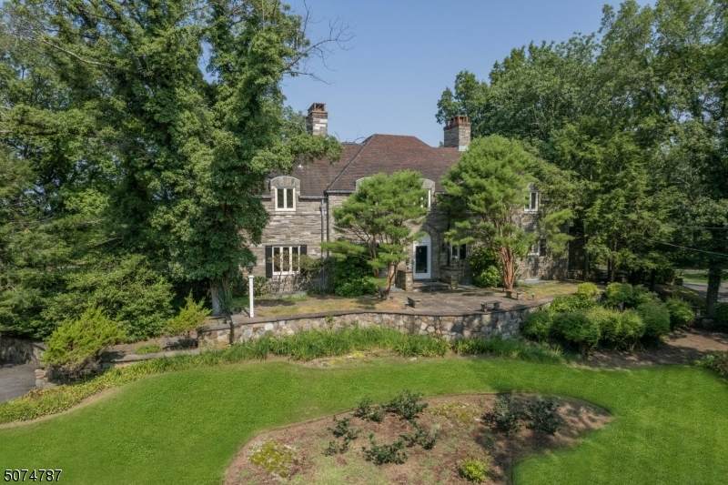 210 E Mountain Rd - Photo 1