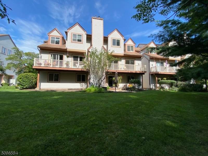 111 Woods Edge Dr - Photo 1