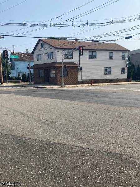 108 Schuyler Ave - Photo 1