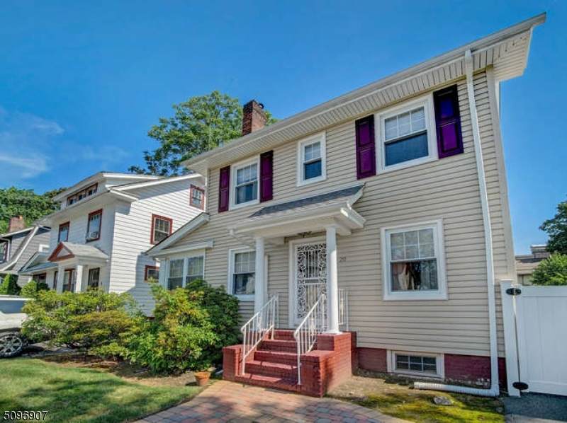 20 Park End Pl - Photo 1