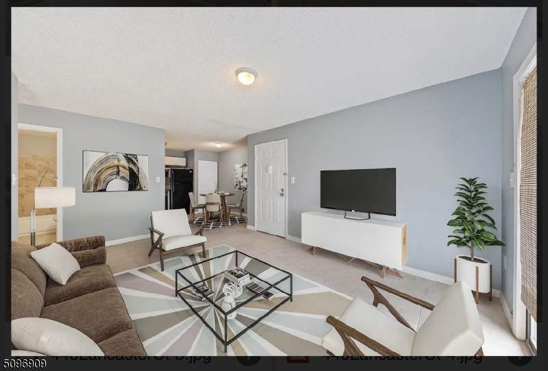 440 Lancaster Ct - Photo 1