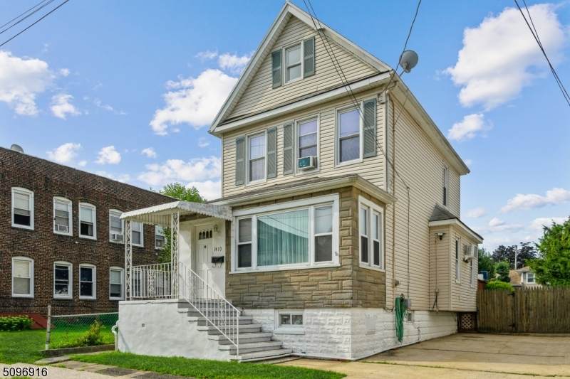 1410 Winans Ave - Photo 1