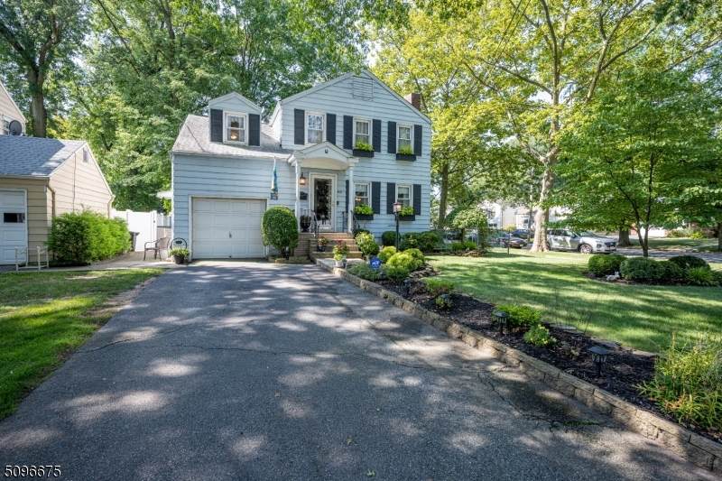 472 Orchard St - Photo 1