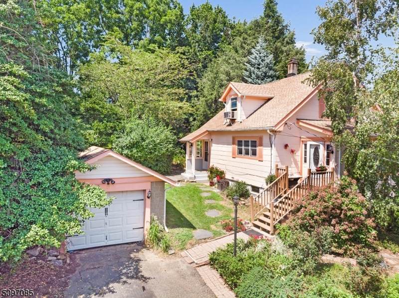 10 Valley View Ave - Photo 1