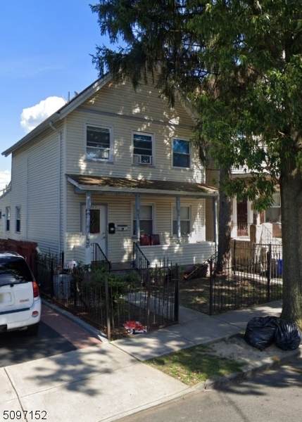 827 Parker St - Photo 1