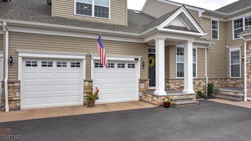 7 Van Cleef Dr - Photo 1