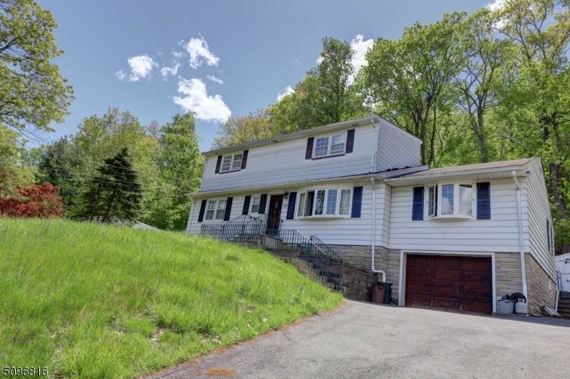 155 Degray St - Photo 1