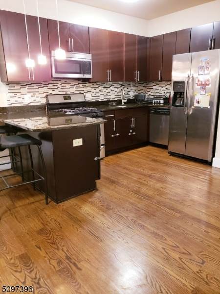 105 Broad St - Photo 1